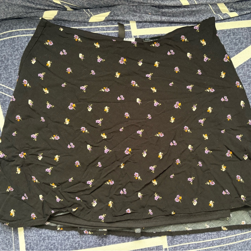 H&M Black Mini Skirt with Floral Accents